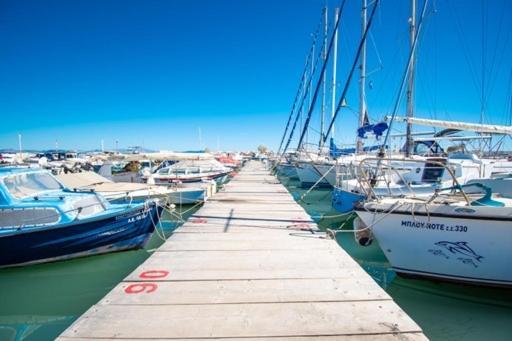 Lavish & Spacious Apt With Stunning Seaview, 10 Min Ath Airport Луца Экстерьер фото