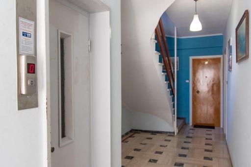 Lavish & Spacious Apt With Stunning Seaview, 10 Min Ath Airport Луца Экстерьер фото