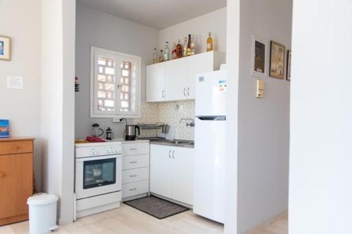 Lavish & Spacious Apt With Stunning Seaview, 10 Min Ath Airport Луца Экстерьер фото