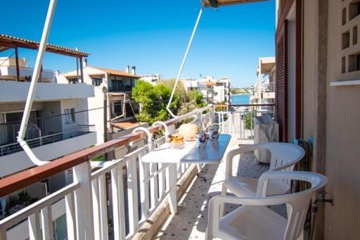 Lavish & Spacious Apt With Stunning Seaview, 10 Min Ath Airport Луца Экстерьер фото