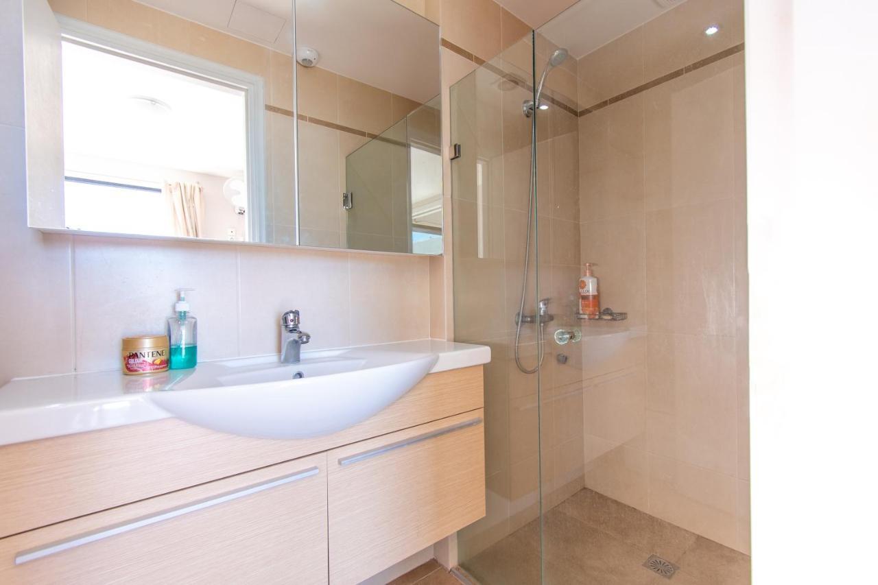 Lavish & Spacious Apt With Stunning Seaview, 10 Min Ath Airport Луца Экстерьер фото