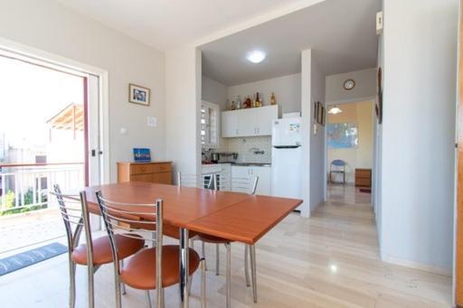 Lavish & Spacious Apt With Stunning Seaview, 10 Min Ath Airport Луца Экстерьер фото
