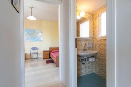 Lavish & Spacious Apt With Stunning Seaview, 10 Min Ath Airport Луца Экстерьер фото